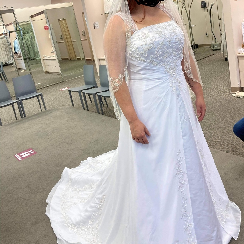 Size 16 never worn wedding dress and veil